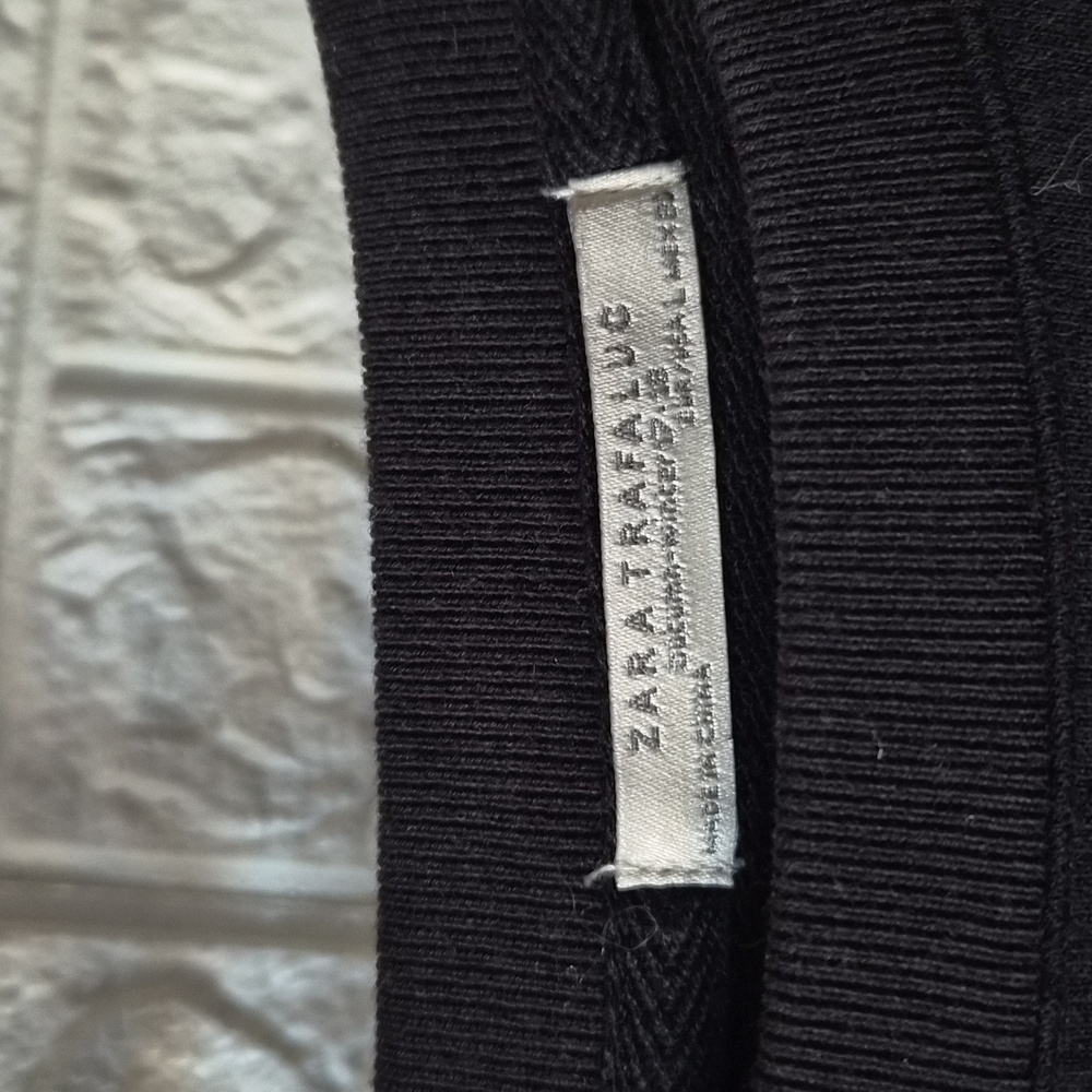 large zara sweatshirt with feathers at arms - Picture 2 of 8